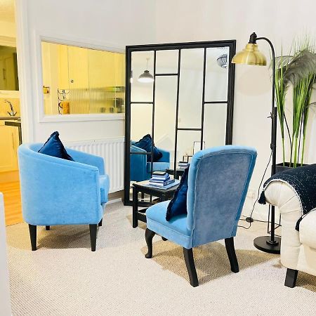 Lovely 1 Bed Home Near Hospital, With Parking & Garden Work Contractor Leisure, Sapphire CBG Buitenkant foto