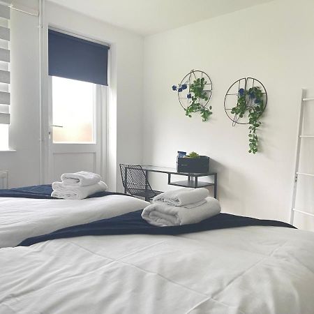 Lovely 1 Bed Home Near Hospital, With Parking & Garden Work Contractor Leisure, Sapphire CBG Buitenkant foto