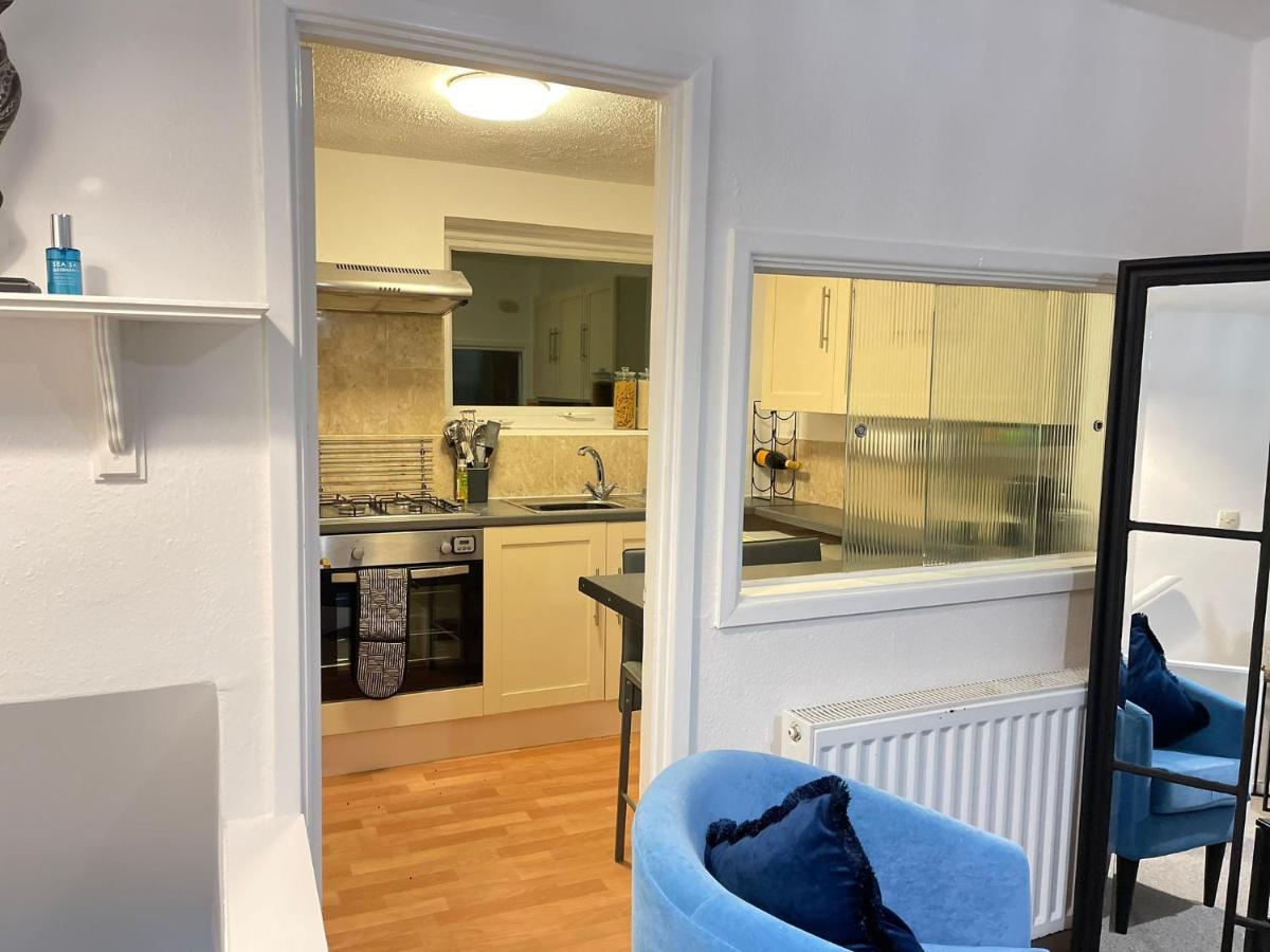 Lovely 1 Bed Home Near Hospital, With Parking & Garden Work Contractor Leisure, Sapphire CBG Buitenkant foto