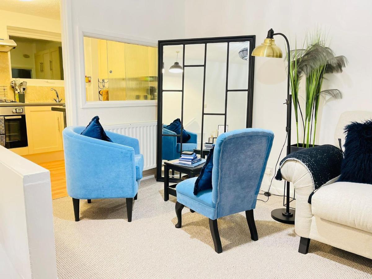 Lovely 1 Bed Home Near Hospital, With Parking & Garden Work Contractor Leisure, Sapphire CBG Buitenkant foto
