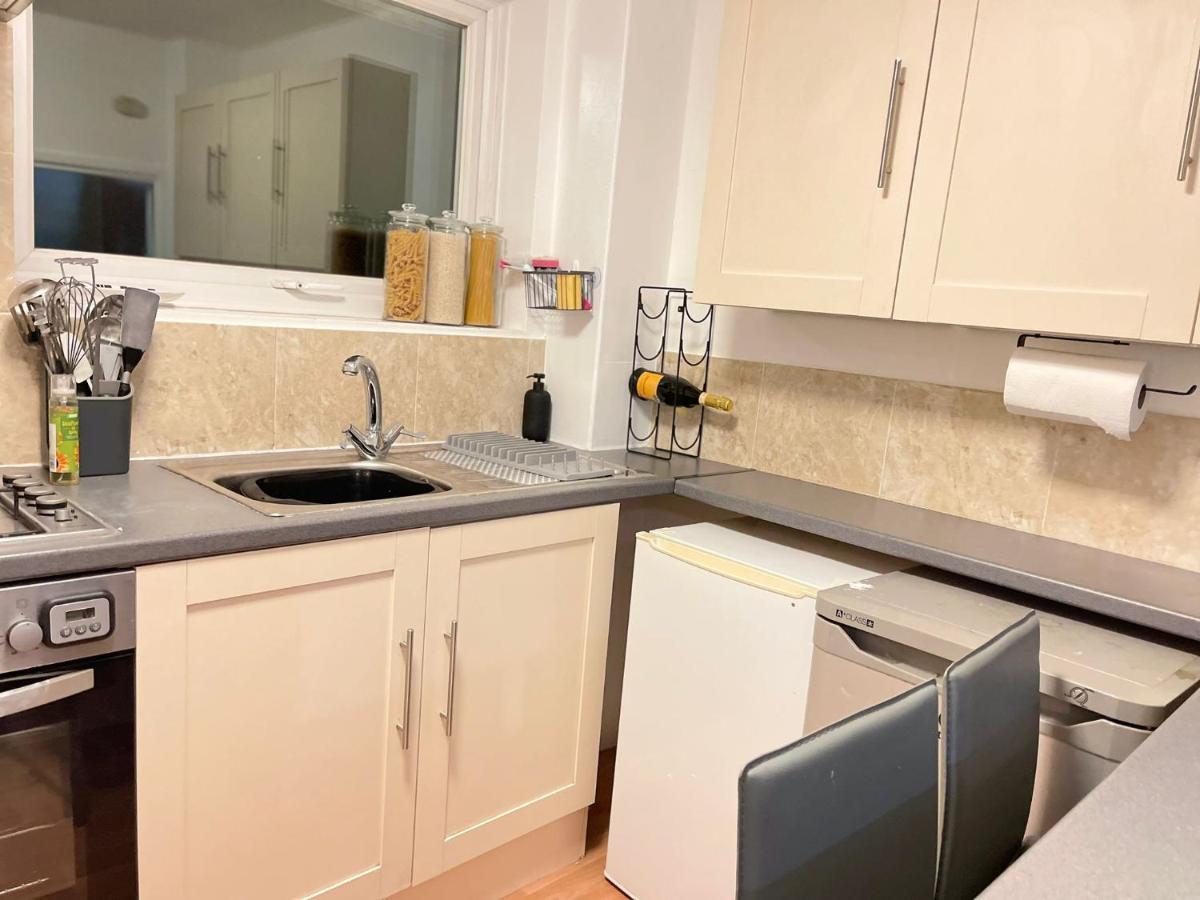Lovely 1 Bed Home Near Hospital, With Parking & Garden Work Contractor Leisure, Sapphire CBG Buitenkant foto